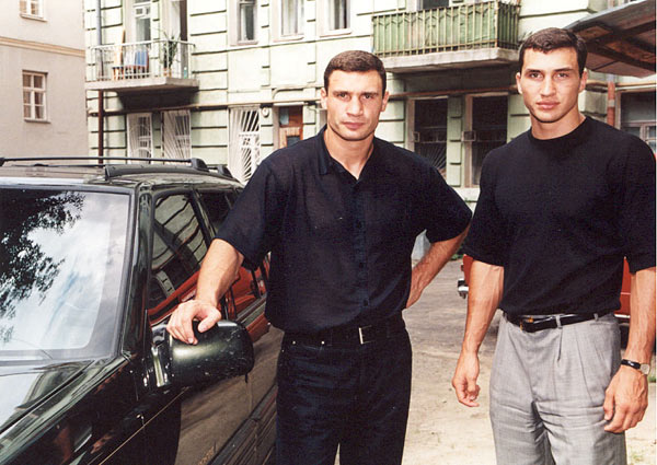 Сын кличка. Братья Кличко 90-е. Братья Кличко 1994. Братья Кличко рэкетиры.