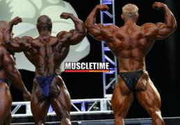 2007_mr_olympia_394_dexter_jackson_dennis_wolf.jpg