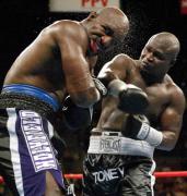 toney_holyfield_fight9.jpg