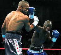 1074Antonio_Tarver_lands_a_right_to_Roy_Jones_Jr.jpg