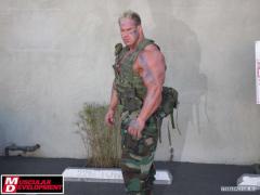 jay_cutler_mrOlympia_ifbb_bodybuilder_photoshoot_army_2011_3.jpg