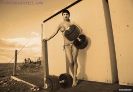 roxanna_ultra_dumbbell_lifting.jpg