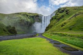 541004_vodopad_skogafoss_skogafoss_islandiya_2456x1632_(www.GdeFon.ru).jpg