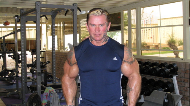 Lee Priest в очках