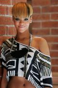 Rihanna___Photocall_Rated_R_in_Sydney__Australia__February_14__2010__13_.jpg