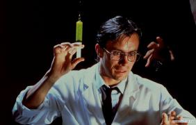 kinopoisk.ru_Re_Animator_806651.jpg