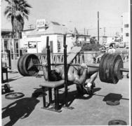 Franco-Columbu-185-kg-on-7-reps.jpg