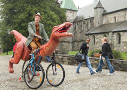 dlyakota.ru_fotopodborki_strannyy-velosiped-v-vide-dinozavra_1.jpg