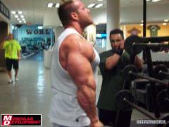 Jay_n_Derik_train_Arms_042wtmk.jpg