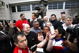 la-arnold-statue-blv-08.jpeg