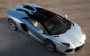 2013-lamborghini-aventador-roadster-front-view.jpg