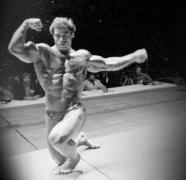 franco-81-olympia-posing.jpg