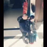 1489611376161193460.gif