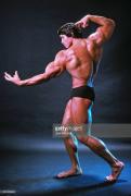 professional-bodybuilder-arnold-schwarzenegger-posing-at-the-top-of-picture-id481406443.jpg