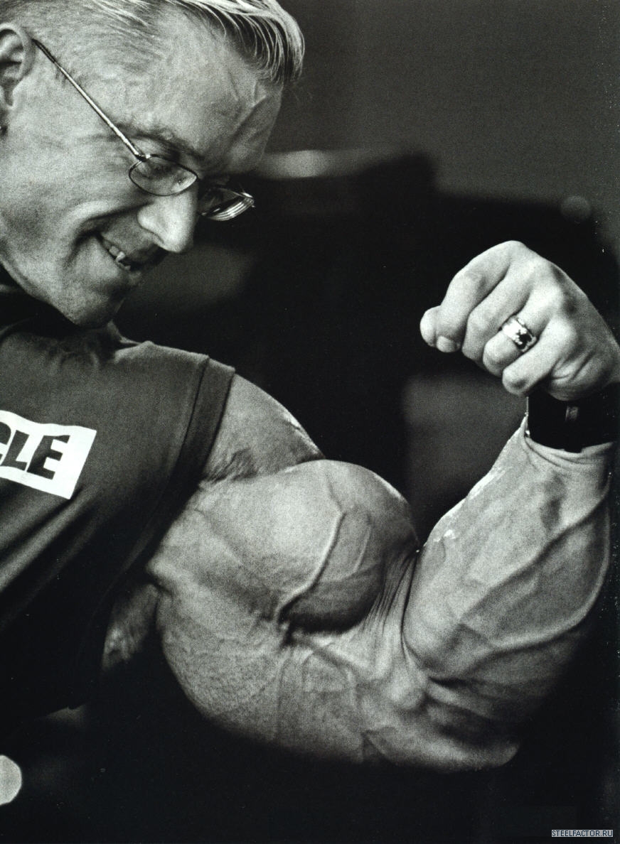 Lee Priest в очках