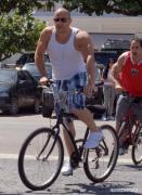 vin_diesel_biking_brazil_11052010_20_430x591.jpg