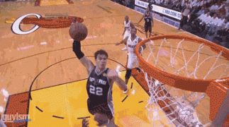 Инопланетный блок-шот Леброна Джеймса..gif