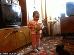 кошка и ребенок.gif