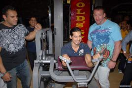 dino_with_mr_olympia_dorian_yates.jpg