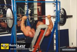 World_Biggest_Arm_Man_08___www.Musclebase.Blogspot.com.JPG