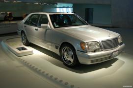 Arnold_Schwarzenegger_s_Mercedes_Benz_S_class.jpg