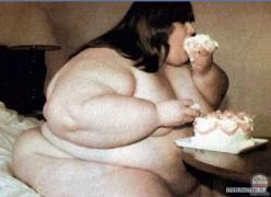 fat_lady_eating_cake_3755.jpg