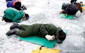 korea_ice_fishing_10.jpg
