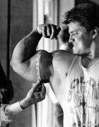 Eddie_Robinson_arm_measurement.jpg