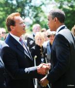 323360-arnold-schwarzenegger-et-barack-obama-637x0-2.jpg