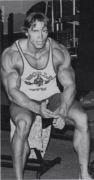 Arnold-training-1980-gym1.jpg