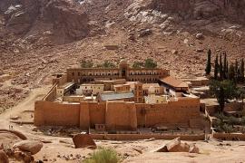 Katharinenkloster_Sinai_BW_2.jpg