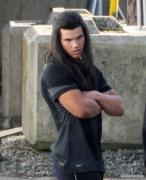 taylor_lautner_new_moon_set_pics_1.jpg