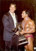1981-Olympia-Arnold-and-Franco-backstage.jpg