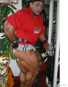 mustafa_legs07_20100801_2095237543.jpg