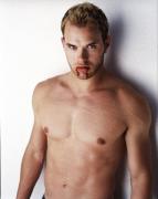 kellan-lutz-shirtless.jpg