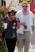 Kellan+Lutz+Kellan+Lutz+Out+LA+uJWaehSfT5cl.jpg