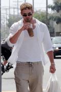 Kellan+Lutz+Kellan+Lutz+Out+LA+1NFTCBk4n7xl.jpg