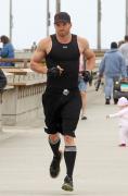 Kellan+Lutz+Kellan+Lutz+Jogs+Venice+Beach+2yLz6-C50kxl.jpg