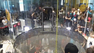 аэродинамическая-труба-Indoor-skydiving-гифки-большая-гифка-3300591.gif