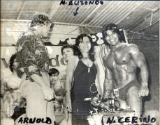 Arnold premiando.JPG
