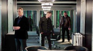 Power.S06E03.NF.WEB-DLRip.Rus.Eng.Amedia.RGzsRutracker.avi_snapshot_21.35.337.JPG
