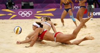 1556819265_les-bikini-de-london-beach.jpg