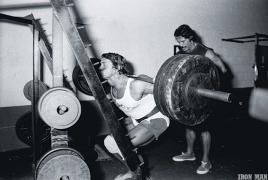 Arnold_squat_bf5e3802457eda9fb78378b80b54084c.jpg