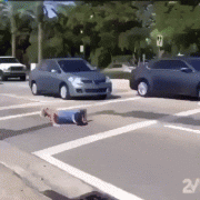 1474354703197960188.gif