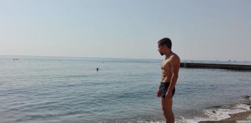 сеньор на пляже.jpg