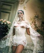 monica_belucci_by_helmut_newton.jpg