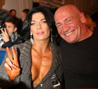 Я ОБНИМАЮ БИКИНИСТКУ ОК)))))))))))))).JPG