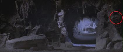 Lara.Croft.Tomb.Raider.2001.BDRip.Xvid.AC3.-HELLYWOOD(108817)18-19-25.JPG