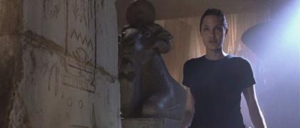 Lara.Croft.Tomb.Raider.2001.BDRip.Xvid.AC3.-HELLYWOOD(002575)13-38-58.JPG