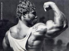 ROBBY_ROBINSON_70S_POSING_REAR_BICEP_PEAK_BACK_BLACK_WHITE_01.jpg